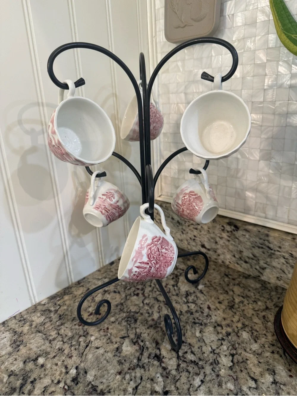 Vintage Metal Mug Tree with Leaf Motif 16” Holds 6 Cups or Mugs